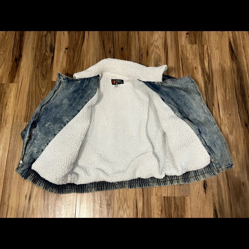 Vintage Andy Johns Sherpa lined denim jacket in preowned condition. - Picture 2 of 9